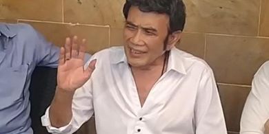 Raja dangdut Rhoma Irama saat ditemui di rumahnya, kawasan Jakarta Selatan, Senin (8/2/2021). Rhoma Irama tanggapi kasus penangkapan putranya, Ridho Rhoma atas kasus narkoba.