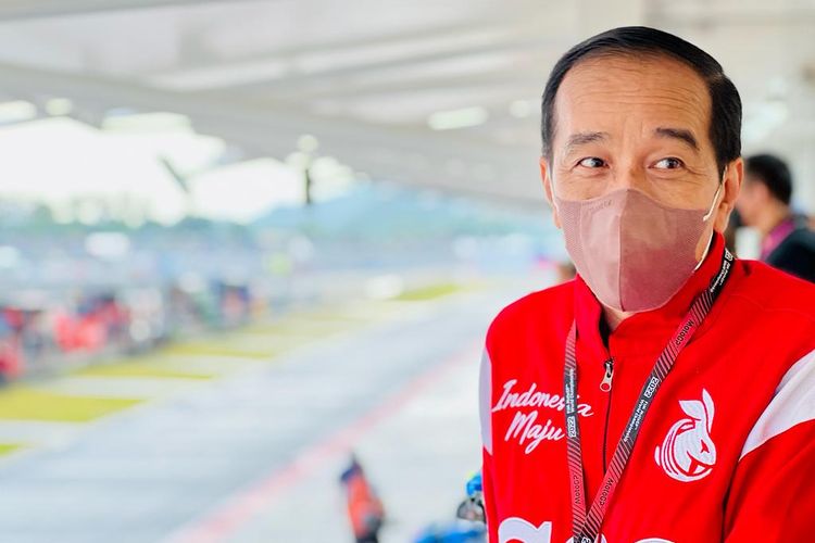 Presiden Joko Widodo saat menonton langsung MotoGP Mandalika 2022, Minggu (20/3/2022).