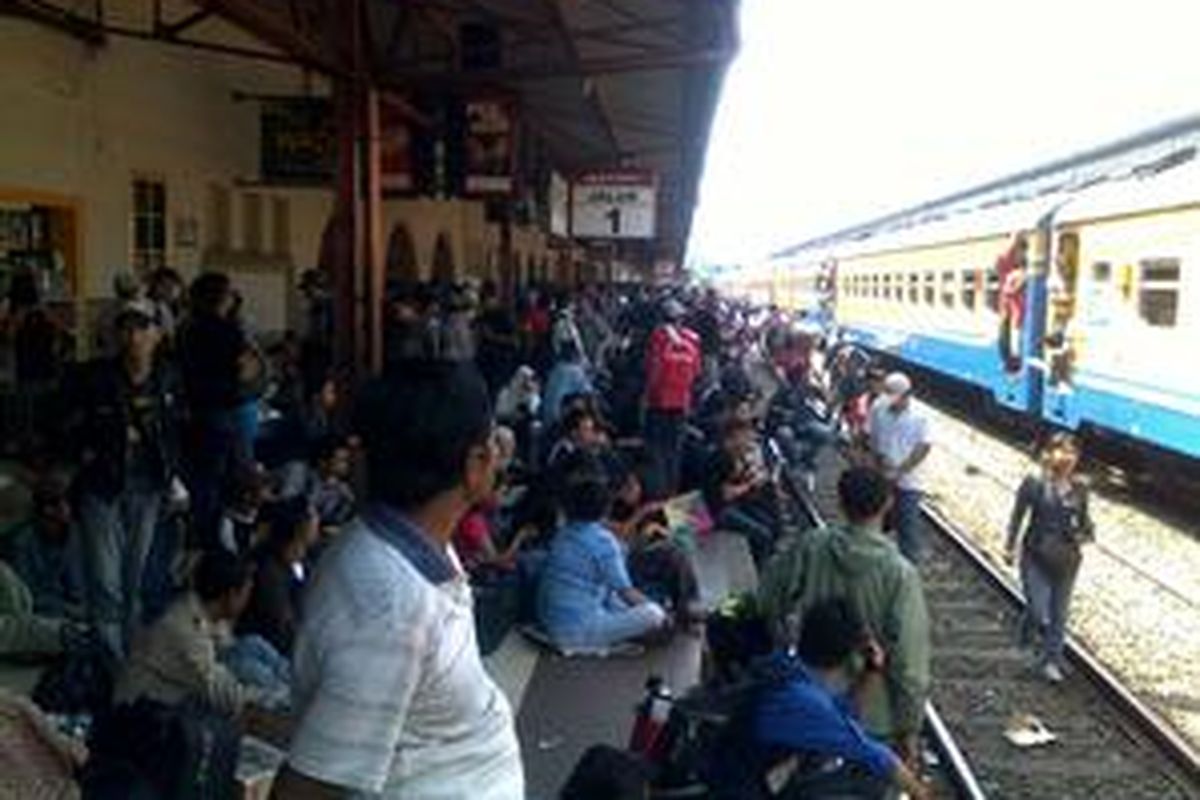 Ilustrasi: Suasana di Stasiun Senen, Jakarta Pusat