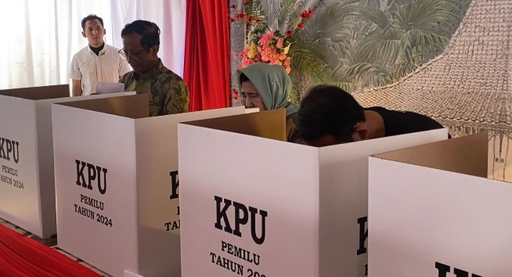 Momen Mahfud dan Keluarga Kompak Coblos Bareng di Sleman