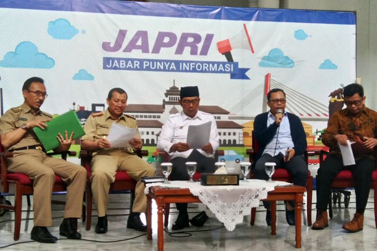 Ketua KPU Jabar Rifqi Alimubarok saat menjadi narasumber tentang kesiapan Pemilu 2019 pada acara Jabar punya informasi (Japri) di Gedung Sate, Jalan Diponegoro, Selasa (16/4/2019).