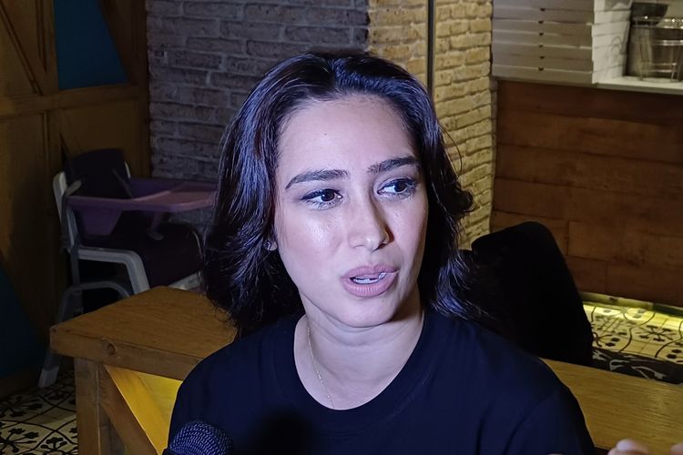 Aktris Alexandra Gottardo ditemui usai konferensi pers Losmen Melati The Series di daerah Kebayoran Lama, Jakarta Selatan, Rabu (16/8/2023).