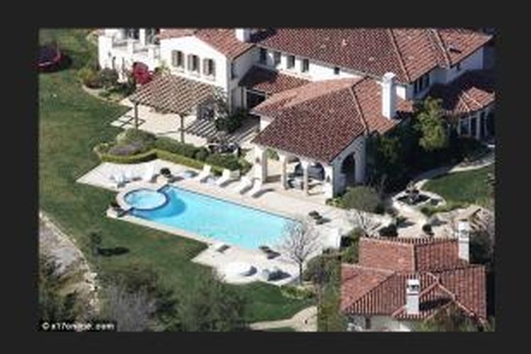 Saat ini, Bieber tengah mencari properti yang tepat untuk tiga bulan terakhir. Lokasinya berada di White Stallion Estates, sekitar 20 kilometer dari rumahnya saat ini di Calabasas.
