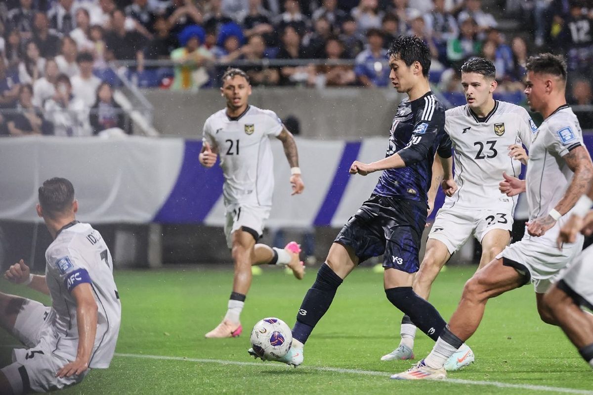 Daichi Kamada kala mencetak gol dalam laga Grup C putaran ketiga Kualifikasi Piala Dunia 2026 zona Asia antara Jepang vs Indonesia di Suita City Football Stadium, Osaka, pada Selasa (10/6/2025). (Photo by JIJI PRESS / AFP) / Japan OUT