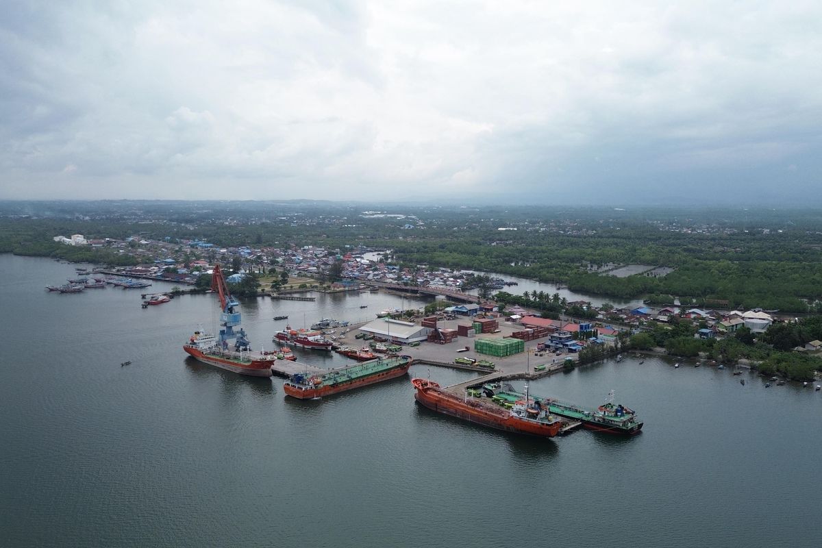 Drop Tank di Pelabuhan Pulau Baai Bikin Ongkos Sewa Kapal Curah Cair Lebih Murah