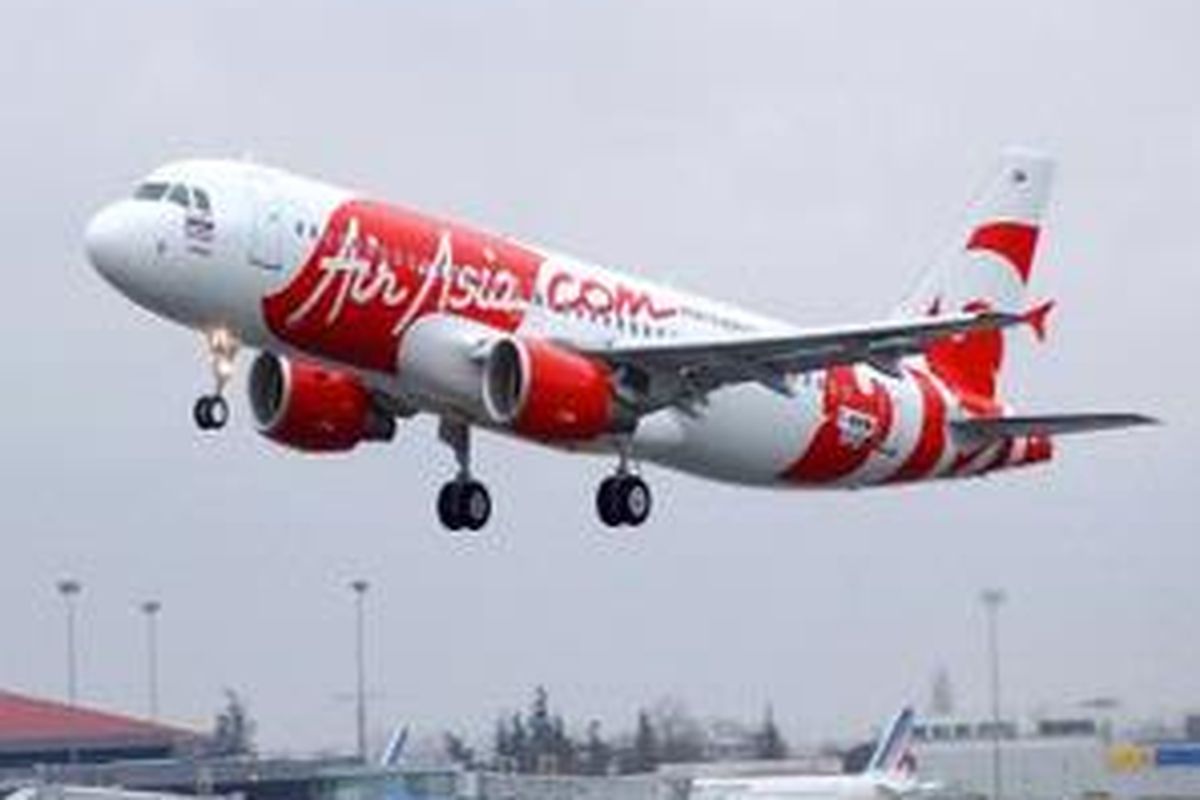Pesawat Airbus A320 AirAsia tiba di Bandara Internasional Soekarno-Hatta, Rabu (24/9/2008). Pesawat A320 ini melayani rute penerbangan domestik dari Jakarta ke Batam, Padang, Balikpapan dan Denpasar. 