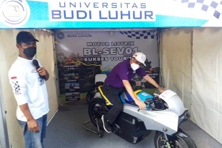 Menteri Perhubungan Budi Karya Sumadi mendukung pengembangan motor listrik yang dilakukan Universitas Budi Luhur