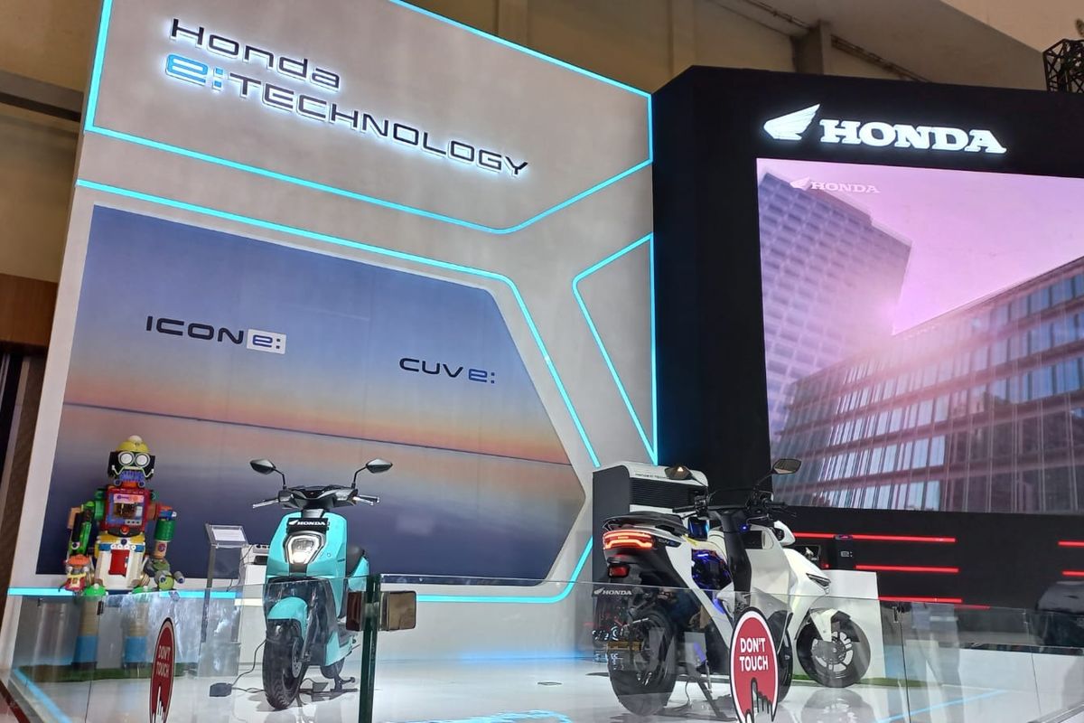 Deretan motor listrik Honda, ICON e: dan CUV e:, di Indonesia Motorcycle Show (IMOS) 2024