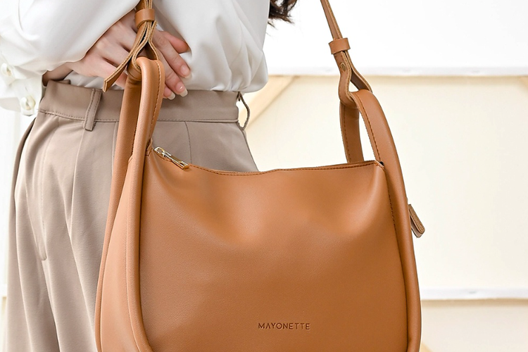 Salah satu koleksi tas dari merek Mayonette, rekomendasi tas perempuan lokal 
