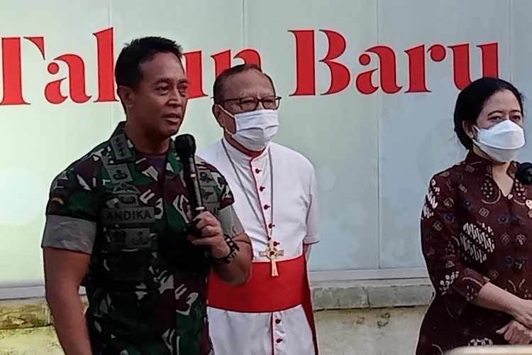 Panglima TNI Jenderal Andika Perkasa di Gereja Katedral, Jakarta, Jumat (24/12/2021) sore.