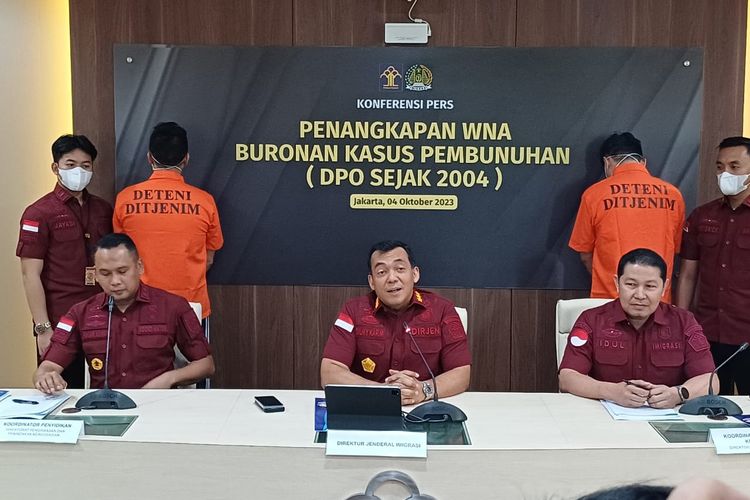 Direktur Jenderal Imigrasi Silmy Karim saat konferensi pers di Kantornya, Kuningan, Jakarta Selatan, Rabu (4/10/2023).