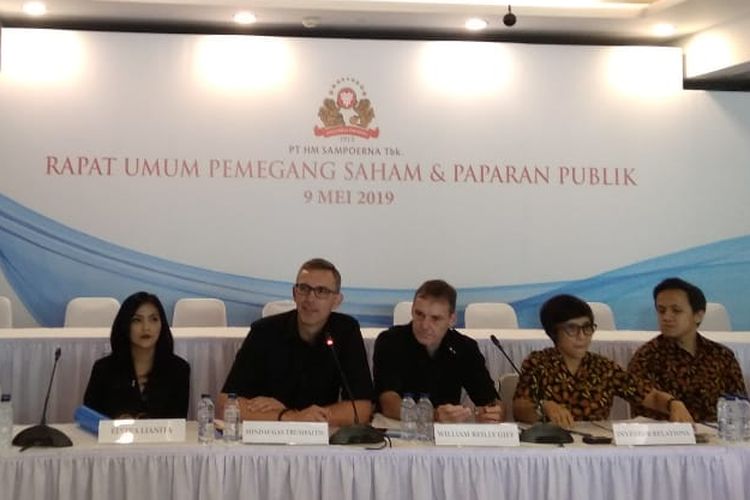 Direktur Utama Sampoerna Mindaugas Trumpaitis dan Jajarannya dalam Rapat Umum Pemegang Saham Sampoerna di Jakarta, Kamis (9/5/2019).