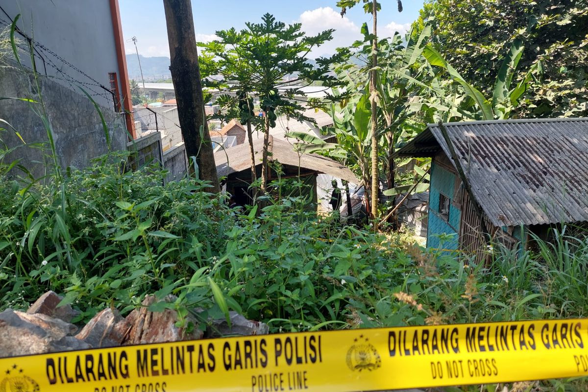 Lokasi penemuan mayat perempuan di semak-semak, Kecamatan Cimahi Selatan, Kota Cimahi, Selasa (7/3/2023) 