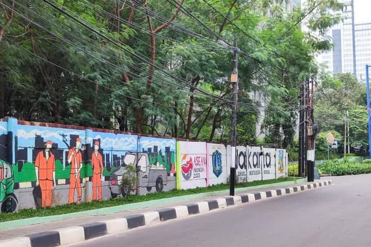 Trotoar baru di Jalan Perintis, Jakarta Selatan 