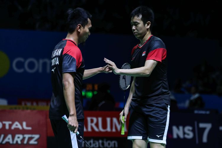 Pasangan ganda putra Indonesia, Mohammad Ahsan dan Hendra Setiawan saat melawan ganda putra Inggris, Marcus Ellis dan Chris Langridge dalam babak kedua Blibli Indonesia Open 2019 di Istora Senayan, kompleks GBK, Jakarta, Rabu (17/7/2019). Ganda putra Indonesia, Mohammad Ahsan dan Hendra Setiawan menang dengan skor 28-26 21-17.