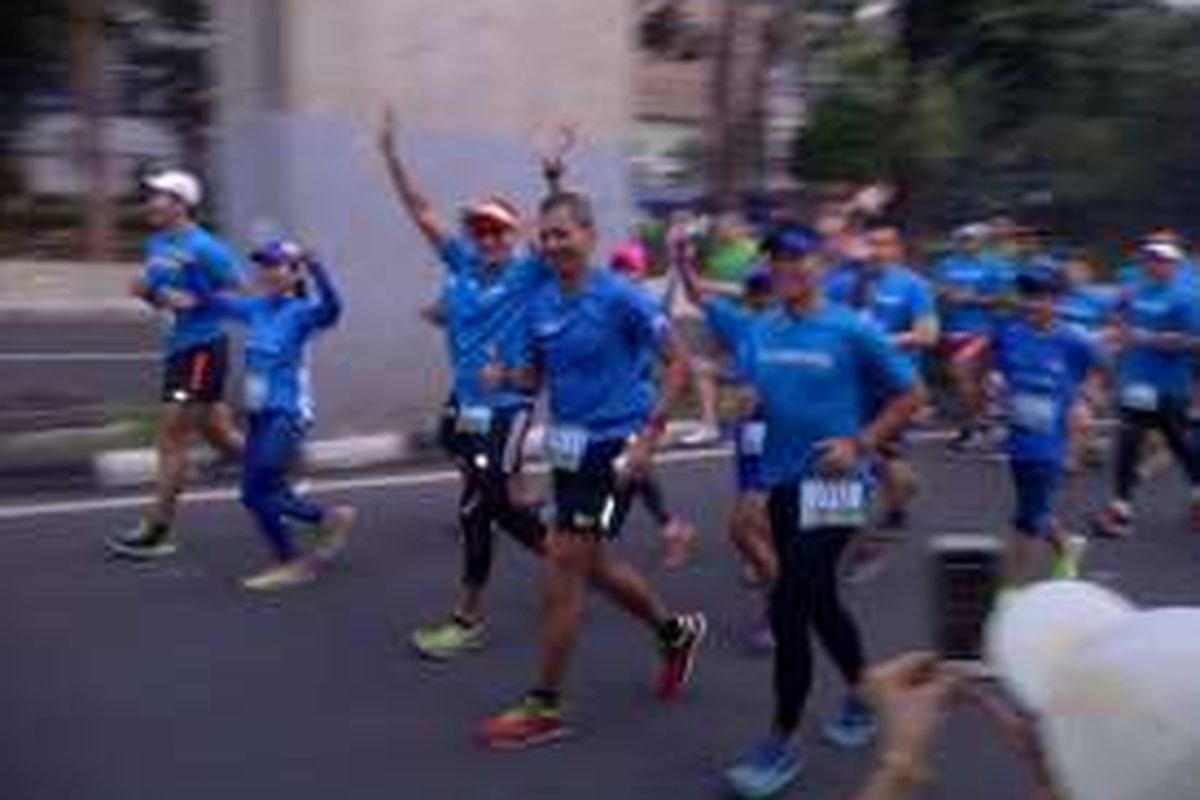 Bakal calon gubernur DKI Jakarta Sandiaga Uno saat mengikuti ajang lomba lari Jakarta International 10K, Minggu (24/7/2016).