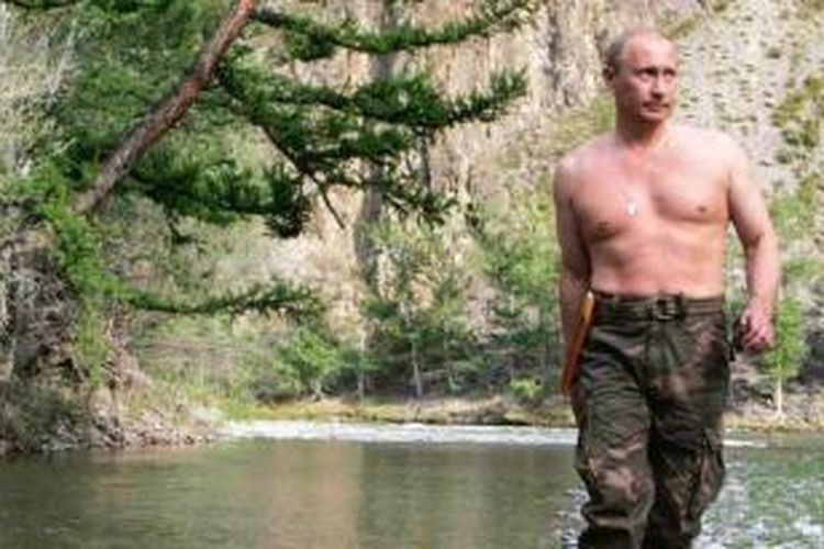 Foto-foto Vladimir Putin dengan pose 