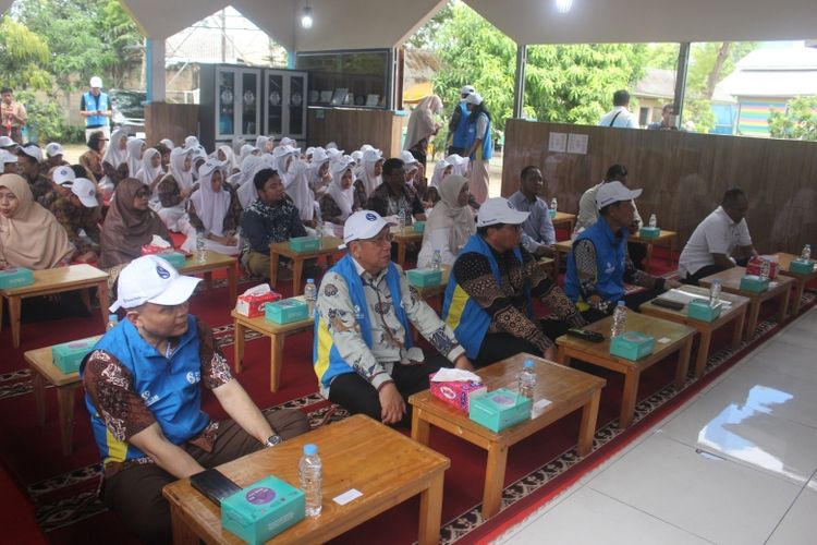 Sebanyak 12 orang karyawan, termasuk tiga direktur dan Chief Executive Officer (CEO) Bank Shinhan Indonesia, berpartisipasi pada kegiatan CSR di Sekolah Rakyat Ancol, Selasa (17/6/2025). 