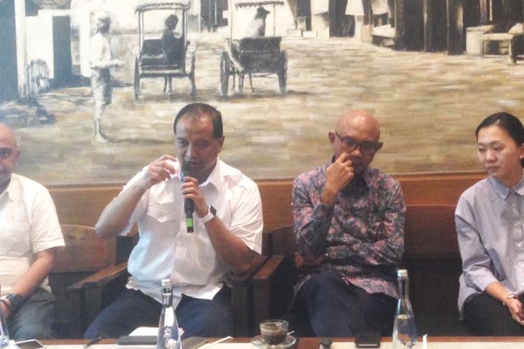 PT MRT Jakarta mengadakan forum yang dihadiri oleh para dewan direksi, yakni DIrektur Konstruksi Silvia Halim (kanan), Direktur Utama William Sabandar, serta Direktur Operasional dan Pemeliharaan Agung Wicaksono. Forum ini dilaksanakan di kawasan Cikini, Jakarta Pusat, Senin (3/4/2017).