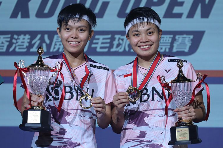 Apriyani/Fadia juara Hong Kong Open 2023 usai menang via rubber game atas Tan Pearly/Thinaah Muralitharan, dengan skor 14-21, 24-22, dan 21-9 dalam waktu 1 jam 12 menit di Hong Kong Coliseum, Minggu (17/9/2023).