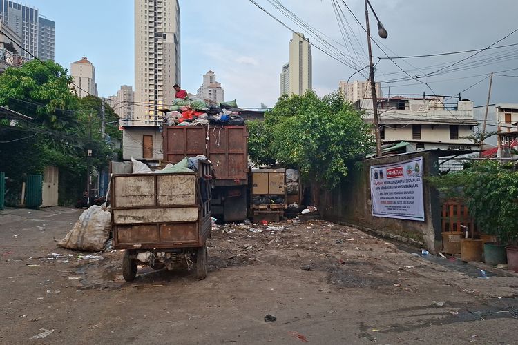 Tumpukan Sampah di Pasar Kopro Dibersihkan, Pengangkutan Kembali Normal