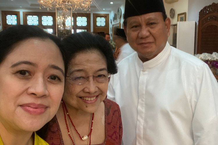 Ketua DPP PDI-P Puan Maharani bersama ibunya, Ketua Umum PDI-P Megawati Soekarnoputri dan Ketua Umum Gerindra Prabowo Subianto.