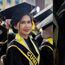 Kisah Bulan, Lulusan Terbaik UPN Jogja yang Sudah Kerja di BI Sebelum Wisuda