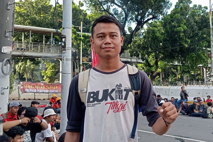 Mahasiswa UNRI Khariq Anhar saat ditemui di tengah aksi di depan Patung Arjuna Wijaya, Jakarta Pusat, Kamis (27/6/2024). 