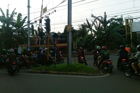 Palang Perlintasan KRL di Bintaro Tak Berfungsi, Lurah Minta KAI Perbaiki