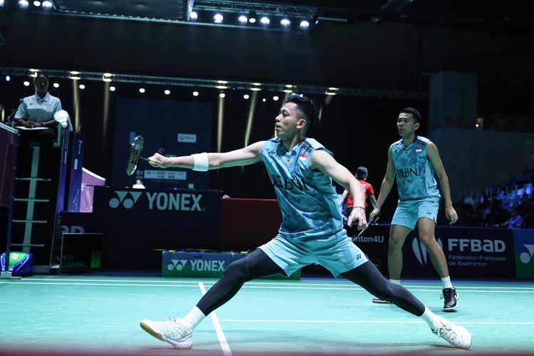 Ganda putra Indonesia, Fajar Alfian/Muhammad Rian Ardianto, saat bertanding melawan Alexander Dunn/Adam Hall (Skotlandia) pada babak 32 besar French Open 2023 yang digelar di Glaz Arena, Cesson-Sevigne, Perancis, pada Selasa (24/10/2023). Terkini, Fajar/Rian takluk dari ganda Thailand,  Peeratchai Sukphun/Pakkapon Teeraratsakul, dalam laga Grup C Thomas Cup 2024 di Hi Tech Zone Sports Centre Gymnasium, Chengdu, China, Senin (29/4/2024) pagi WIB.