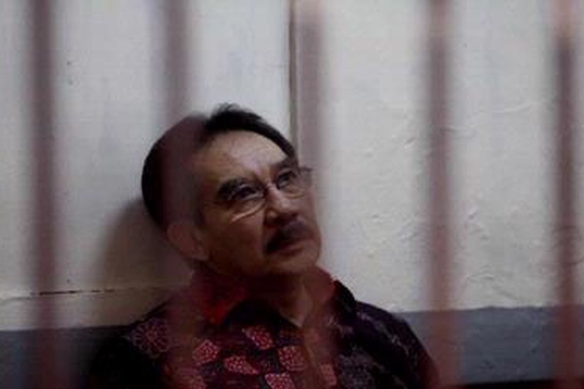 Antasari Azhar, accused for the murder of PT Putera Rajawali Banjaran director Nasrudin Zulkarnaen, awaits trial, South Jakarta State Court, Feb. 5, 2010. KOMPAS IMAGES/KRISTIANTO PURNOMO