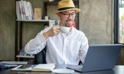 Solusi Praktis agar Pekerja Tetap Semangat Kerja Seharian di Kantor