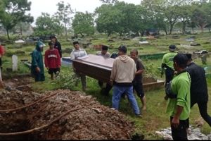 Jenazah Farhan Dimakamkan di TPU Budi Dharma Semper: Selamat Jalan Han!
