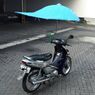 Mulai Musim Hujan, Jangan Nekat Pakai Payung Saat Naik Motor