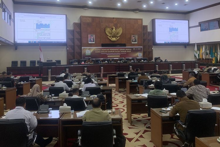 Rapat Dengar Pendapat Umum (RDPU) Rancangan Qanun Aceh Tahun 2023 tentang Perubahan atas Qanun Aceh Nomor 7 Tahun 2014 Tentang Ketenagakerjaan di gedung utama Dewan Perwakilan Rakyat Aceh (DPRA), Senin (18/9/2023).