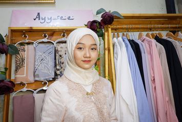 Garap Potensi Pasar, Mahasiswi Ini Sukses Ekspor Hijab 