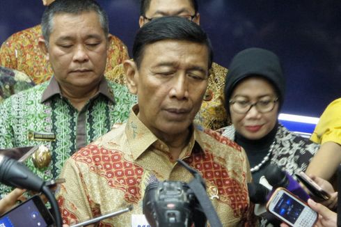 Sering Puji Kinerja Jokowi, Wiranto Bantah Cari Posisi Aman