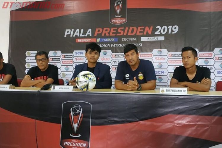 Jumpa pers Semen Padang dan Bhayangkara FC sebelum, Sabtu (2/3/2019), kedua tim akan bertanding pada laga perdana Grup B Piala Presiden 2019 di di Stadion Patriot Chandrabhaga, Kota Bekasi, Minggu (2/3/2019), pukul 15.30 WIB.