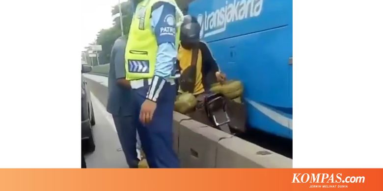 Viral Pengendara Motor Berhimpitan dengan Bus TransJakarta - Kompas.com - KOMPAS.com
