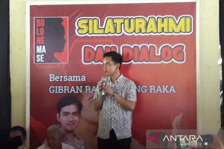 Bakal calon wakil presiden Gibran Rakabuming Raka menemui warga Kabupaten Magelang, Jateng, Sabtu (28/10/2023). 