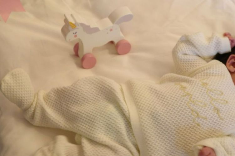 Chelsea Islan Melahirkan Anak Pertama