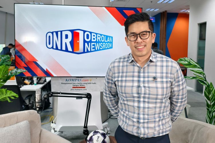 CEO Kelme Indonesia Kevin Wijaya saat berkunjung ke Redaksi KOMPAS.com pada Kamis (5/2/2026) untuk berbicara mengenai kemitraan strategis mereka selaku penyedia jersey resmi Timnas Indonesia dengan PSSI.