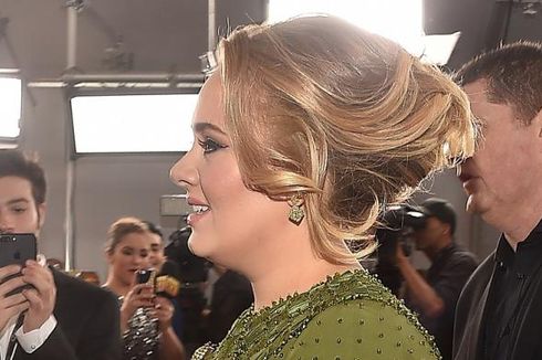 Terungkap di Panggung Grammy, Adele Sudah Menikah