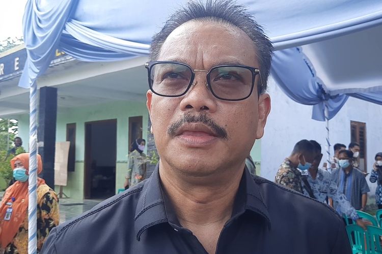 Anggota DPR RI, Edy Wuryanto saat memberikan keterangan lisan kepada wartawan, di Desa Tempuran, Kecamatan Blora, Kabupaten Blora, Selasa (12/7/2022)