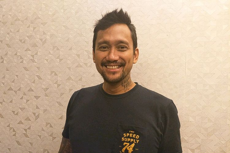 Artis peran Tora Sudiro saat diabadikan di syukuran film Generasi Z di kawasan Cikini, Jakarta Pusat, Jumat (8/12/2017).