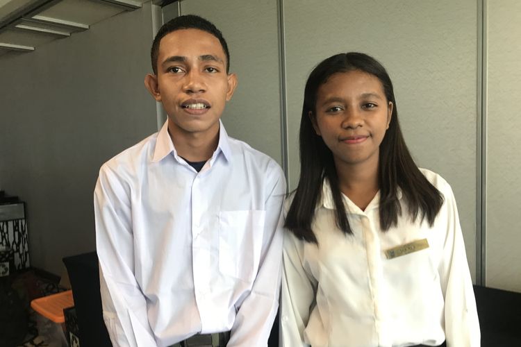 Dua orang peserta magang Program Youth Internship 2020 yang berasal dari Maumere, Nusa Tenggara Timur. SOS Children?s Villages menggandeng Marriott Hotel Group di Jakarta untuk melakukan kerja sama. SOS Children?s Villages Indonesia dan Marriott Hotel Group meluncurkan program Youth Internship 2020.