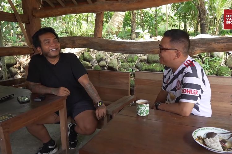Erix Soekamti saat berbincang bersama Helmy Yahya