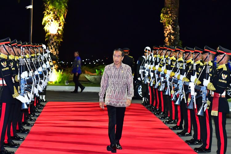 Presiden Joko Widodo menggelar jamuan santap malam untuk para pemimpin dan delegasi yang hadir pada Konferensi Tingkat Tinggi (KTT) World Water Forum (WWF) ke-10. 