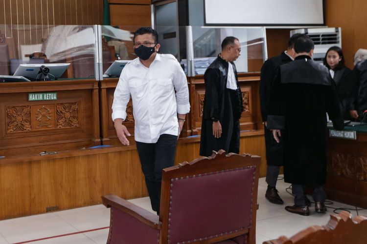 Terdakwa pembunuhan berencana Nofriansyah Yosua Hutabarat atau Brigadir J, Ferdy Sambo usai sidang vonis di Pengadilan Negeri Jakarta Selatan, Senin (13/2/2023). Majelis hakim menjatuhkan vonis mati pada Ferdy Sambo
