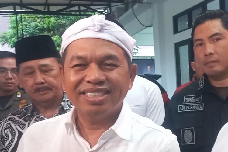 Gubernur Jabar Dedi Mulyadi mengeluarkan kebijakan penambahan rombel sekolah negeri dari 36 menjadi 50.  